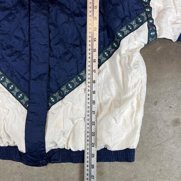 Vintage 90s Navy and white windbreaker jacket with a retro vibe - Picture 6 of 7